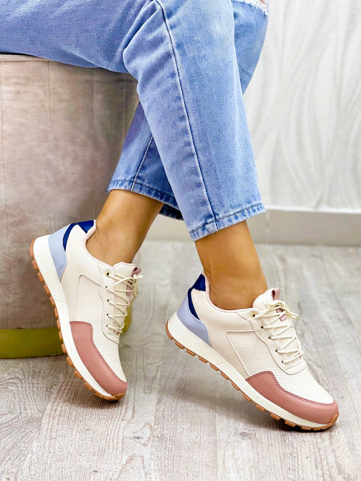 gid://shopify/MediaImage/24566346809438